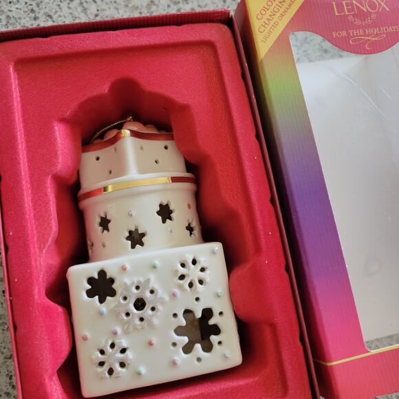 Lenox Shimmering Lights 2021 Gift Ornament Color Changing Light Up✨️NIB✨️NOS - Picture 5 of 10